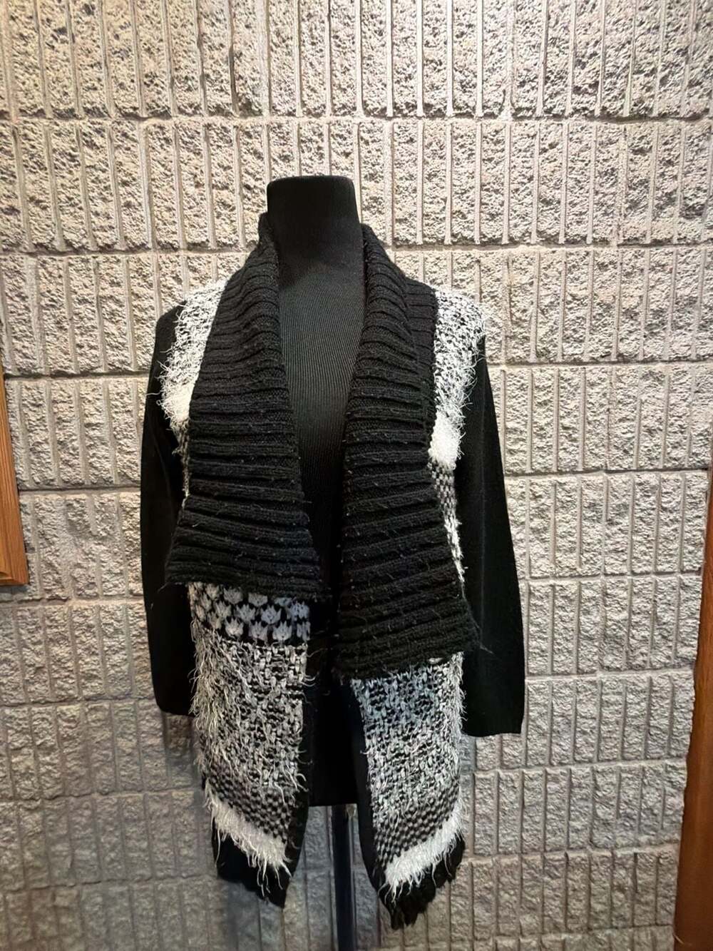 652 Westport Cardigan Sweater Size S Black White Open Front